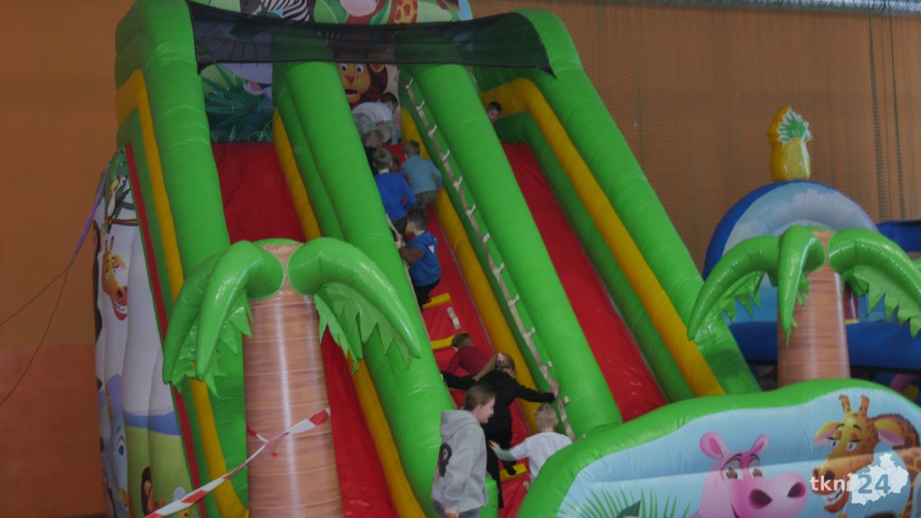 Wiele atrakcji na ferie w Radoszycach. Hala Sportowa wypełniła się najmłodszymi mieszkańcami [wideo, zdjęcia]