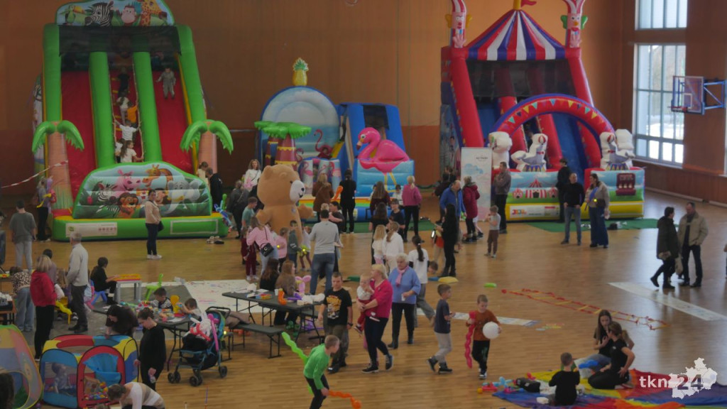 Wiele atrakcji na ferie w Radoszycach. Hala Sportowa wypełniła się najmłodszymi mieszkańcami [wideo, zdjęcia]