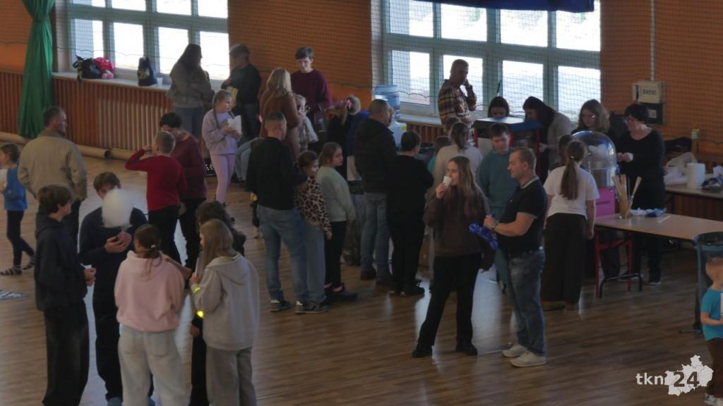 Wiele atrakcji na ferie w Radoszycach. Hala Sportowa wypełniła się najmłodszymi mieszkańcami [wideo, zdjęcia]
