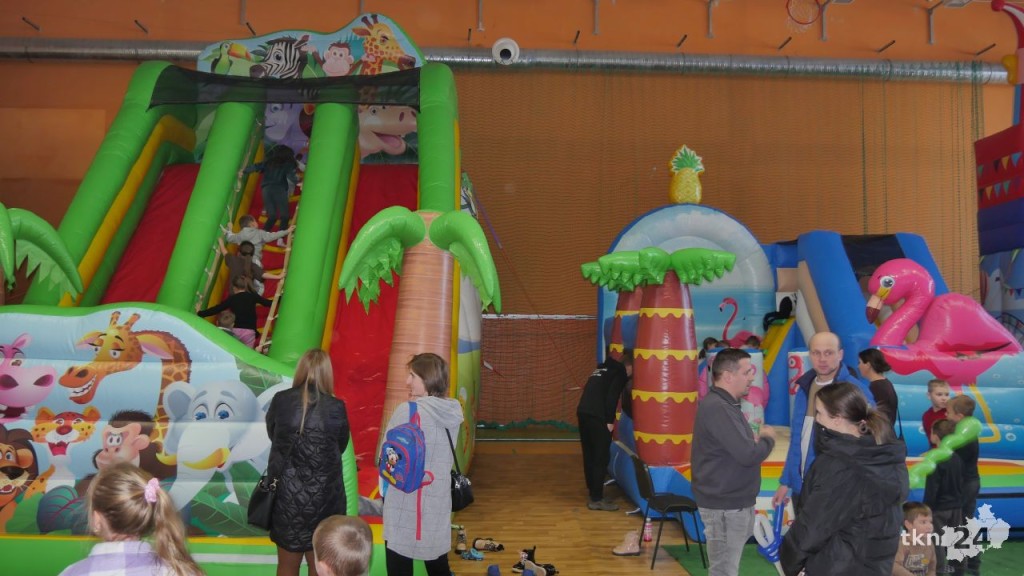 Wiele atrakcji na ferie w Radoszycach. Hala Sportowa wypełniła się najmłodszymi mieszkańcami [wideo, zdjęcia]