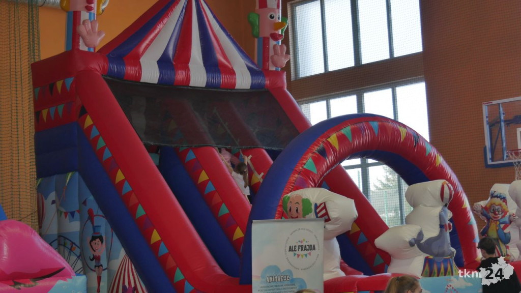 Wiele atrakcji na ferie w Radoszycach. Hala Sportowa wypełniła się najmłodszymi mieszkańcami [wideo, zdjęcia]