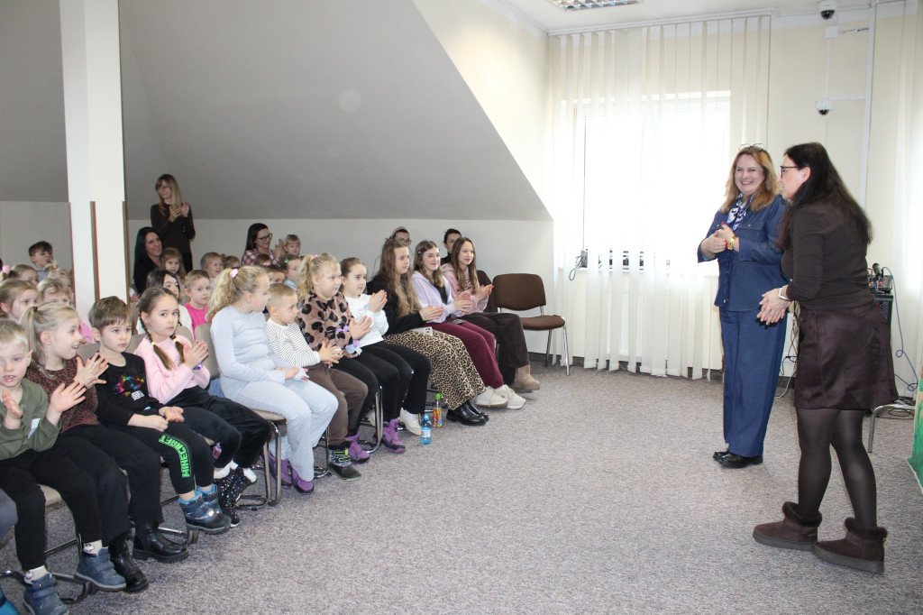 Ferie Zimowe z Biblioteką w Smykowie. Dobra zabawa i rozwój kreatywności dzieci [zdjęcia]