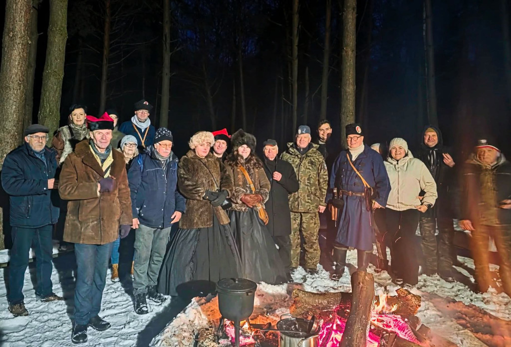 Hołd powstańcom styczniowym. Rocznicowe uroczystości w Czarnej [zdjęcia]