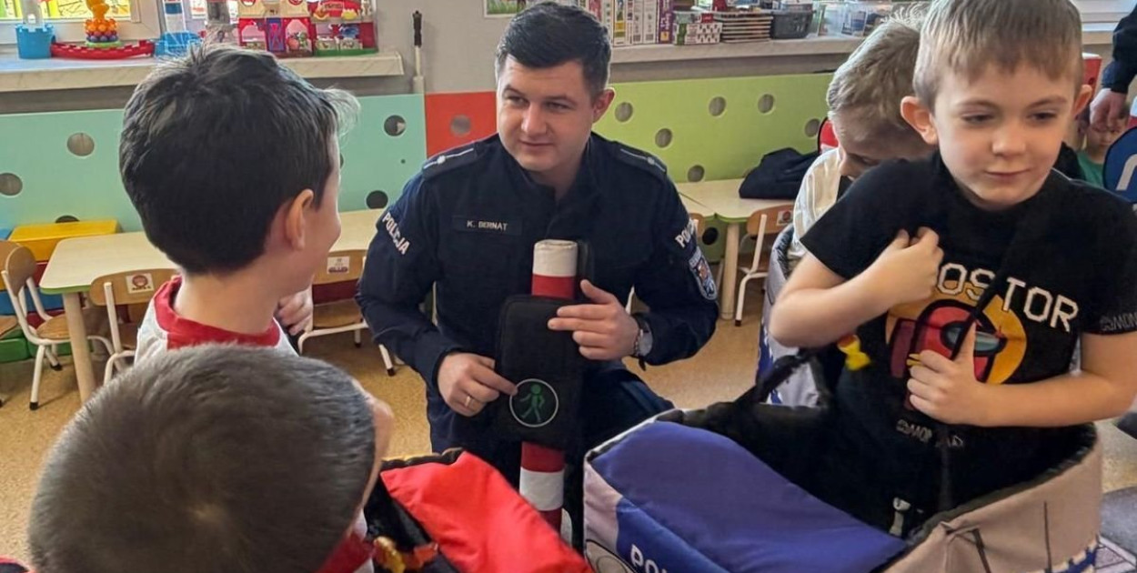Koneccy policjanci edukowali w przedszkolu