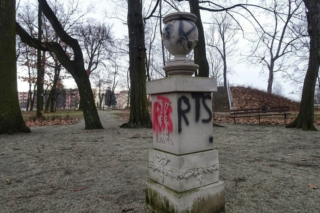 Wandalizm w parku. List do burmistrza Końskich