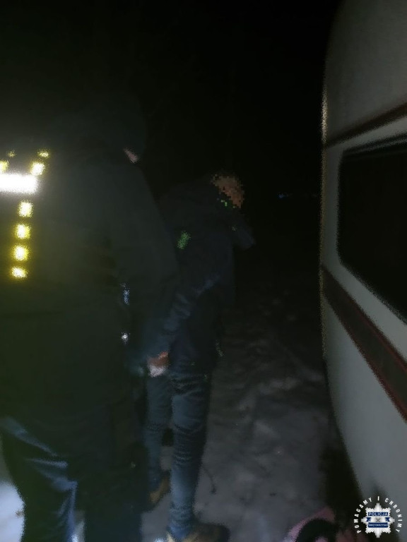 Poszukiwany mężczyzna ukrywał się w lesie