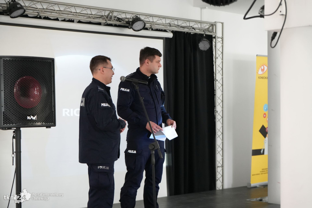 Policja i Straż Pożarna o bezpieczeństwie w praktyce w Koneckim Centrum Kultury