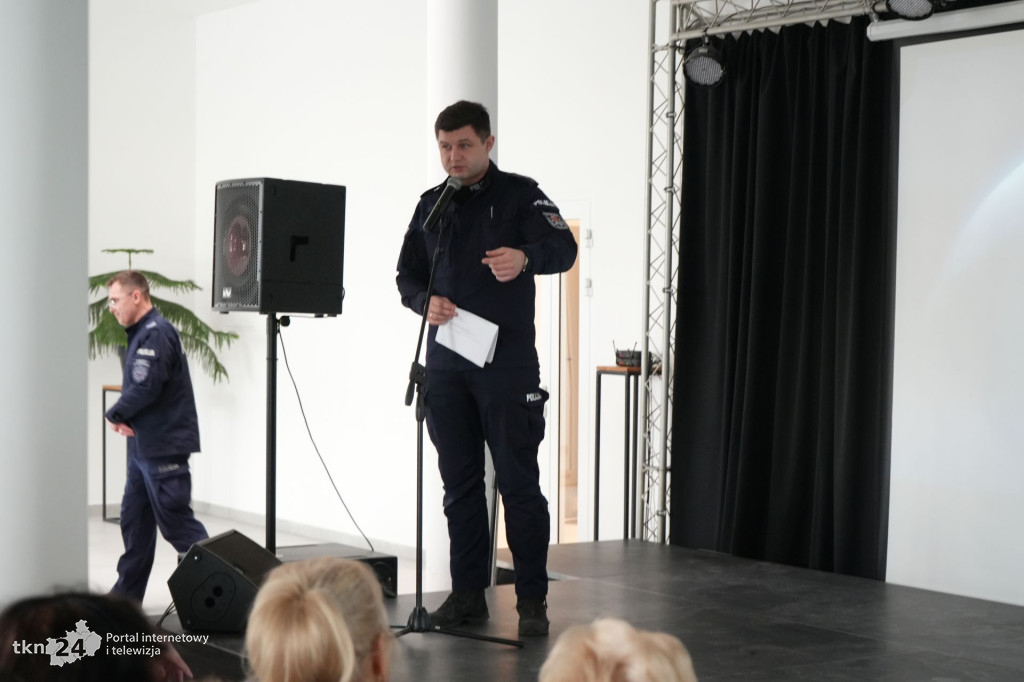 Policja i Straż Pożarna o bezpieczeństwie w praktyce w Koneckim Centrum Kultury