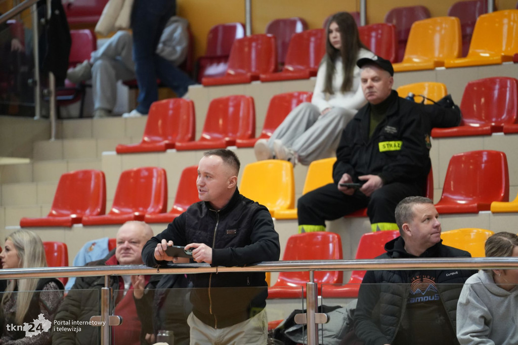 Młodzi strażacy rywalizowali w zawodach w Fałkowie