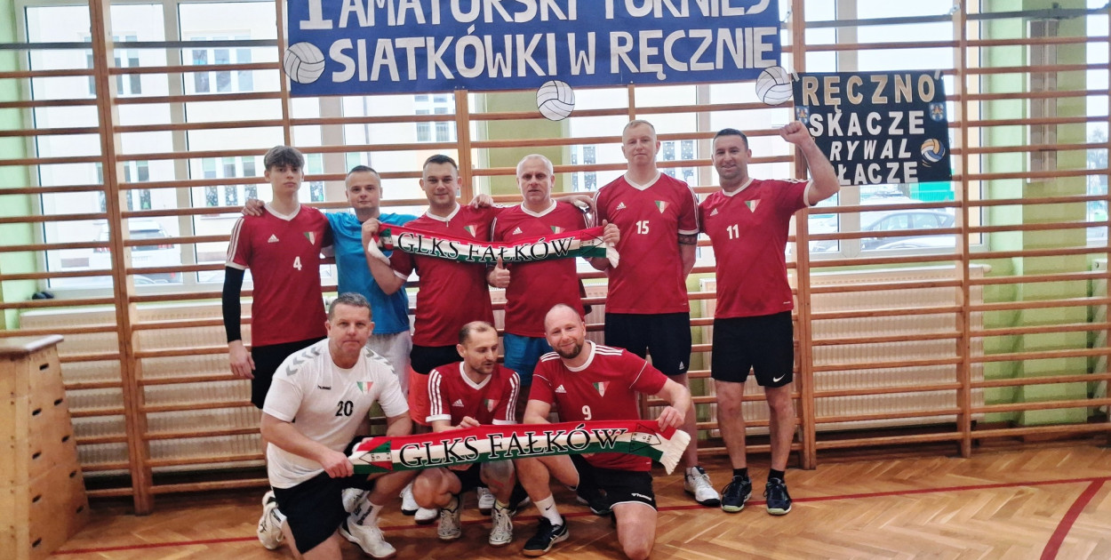 Zwycięstwo GLKS Fałków w turnieju siatkówki w Ręcznie