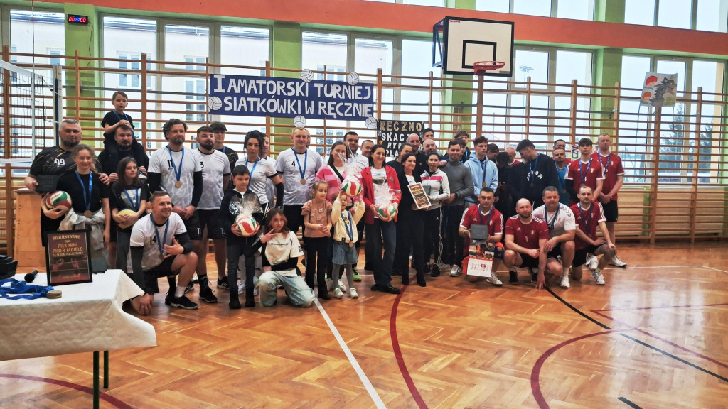 Zwycięstwo GLKS Fałków w turnieju siatkówki w Ręcznie