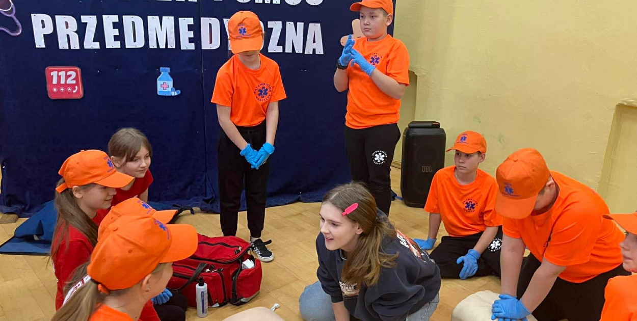 Warsztaty z ratownictwa w radoszyckiej szkole