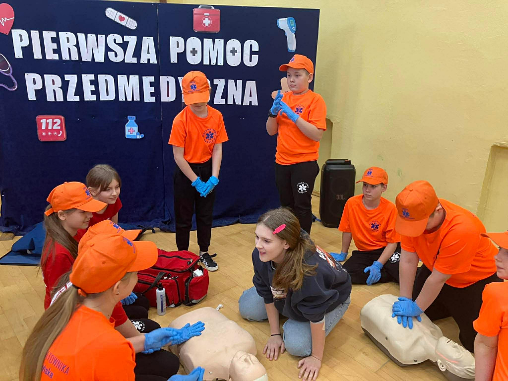 Warsztaty z ratownictwa w radoszyckiej szkole