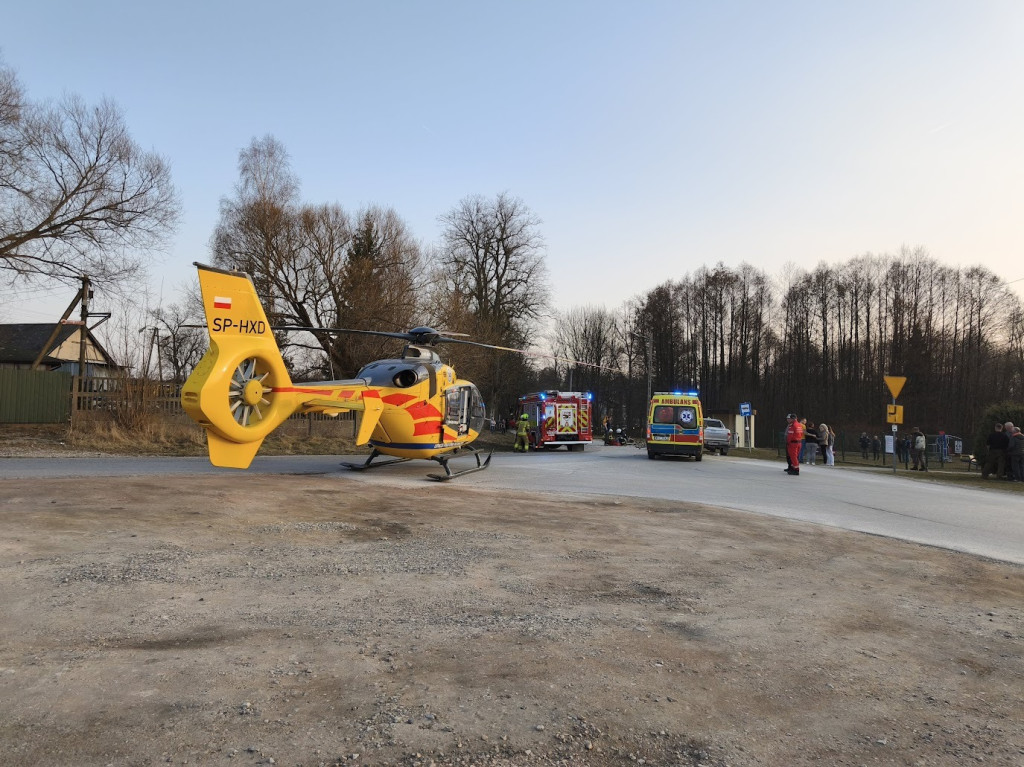 Wypadek z udziałem nastolatka na motorowerze. Lotnicze Pogotowie w akcji
