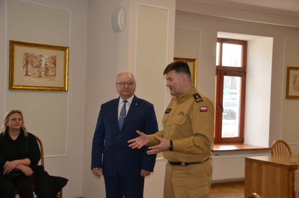 Strażacy przekazali czujki dymu włodarzom gmin
