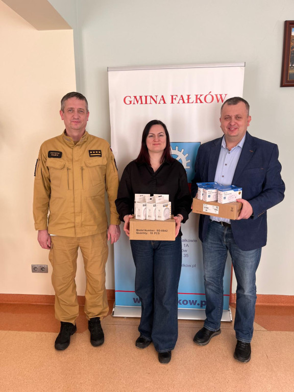 Strażacy przekazali czujki dymu włodarzom gmin