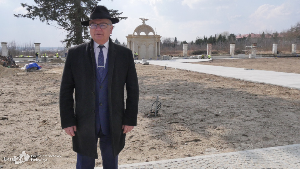 Kończy się remont pomnika Glorietty w Końskich