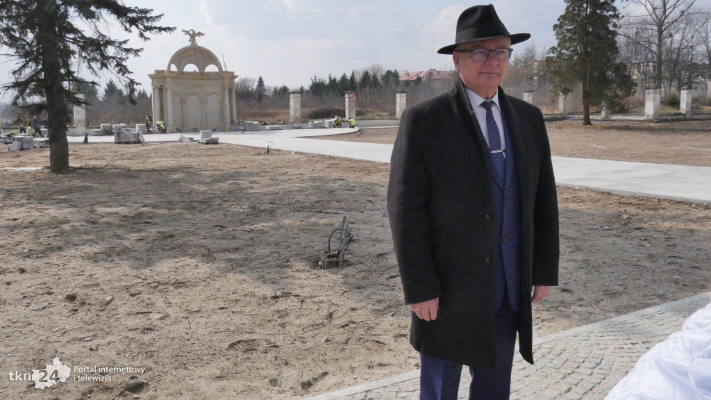 Kończy się remont pomnika Glorietty w Końskich