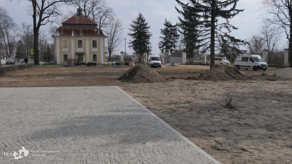 Kończy się remont pomnika Glorietty w Końskich