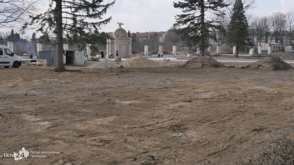 Kończy się remont pomnika Glorietty w Końskich