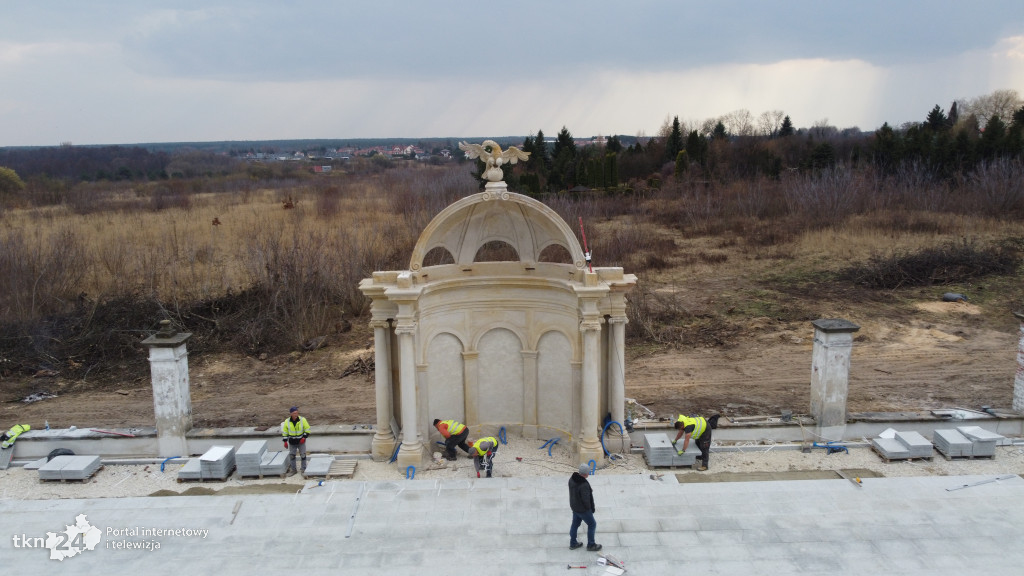 Kończy się remont pomnika Glorietty w Końskich