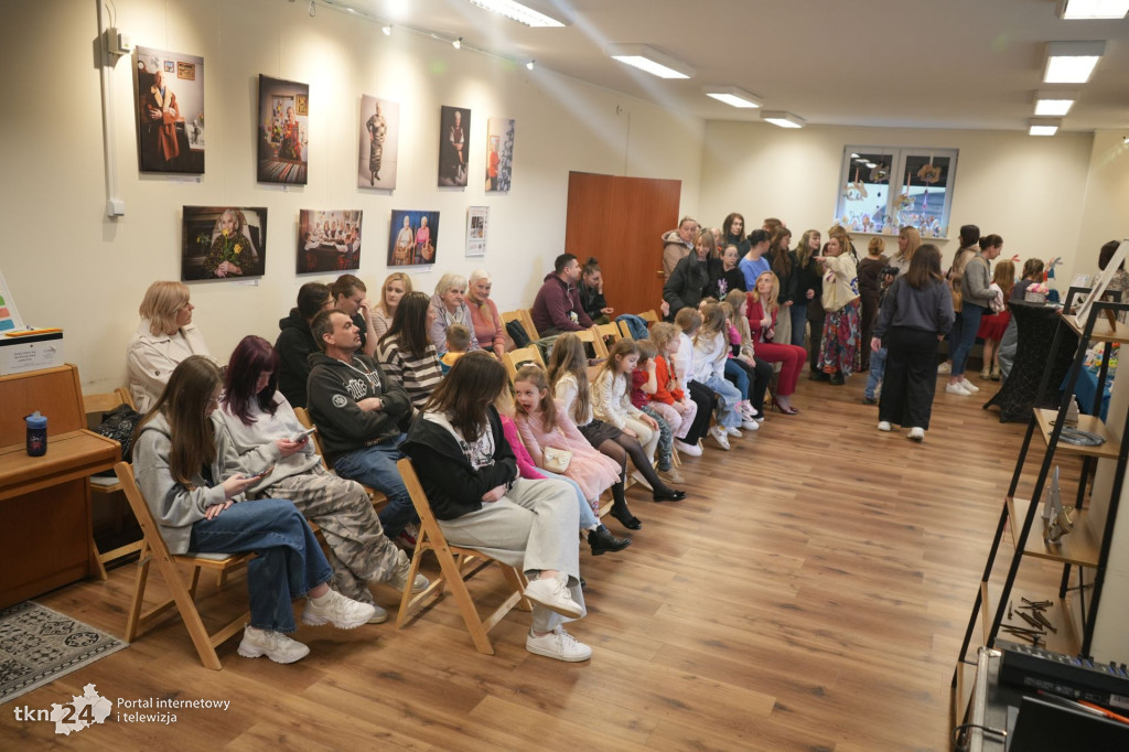 Świąteczna wystawa łączyła pokolenia w Gowarczowie