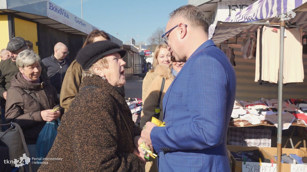 Poseł KO Artur Gierada w piątek odwiedził Końskie. Rozmawiał z mieszkańcami