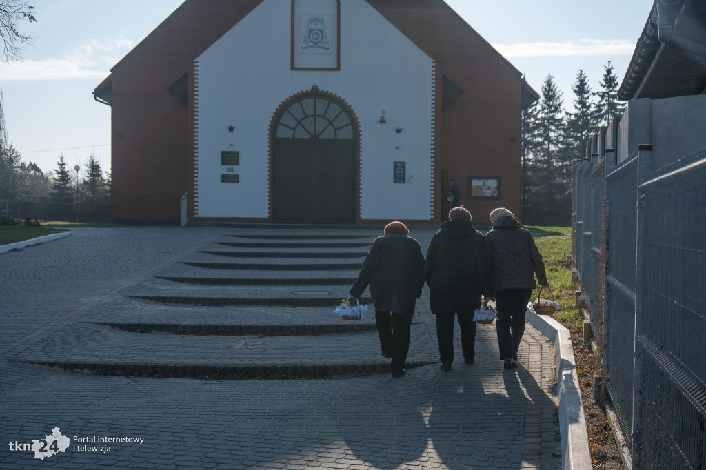 Wielka Sobota: Święcenie pokarmów w Modliszewicach