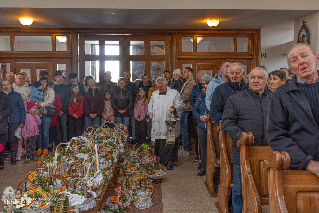 Wielka Sobota: Święcenie pokarmów w Modliszewicach