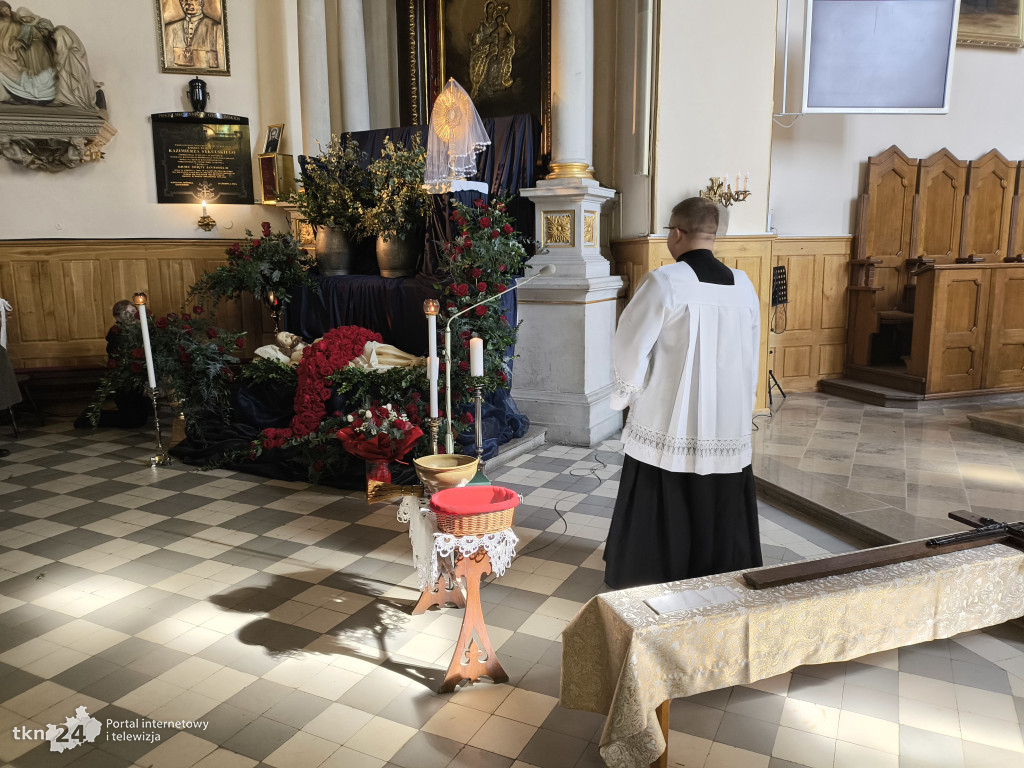 Wielka Sobota: Święcenie Pokarmów w Kolegiacie św. Mikołaja w Końskich