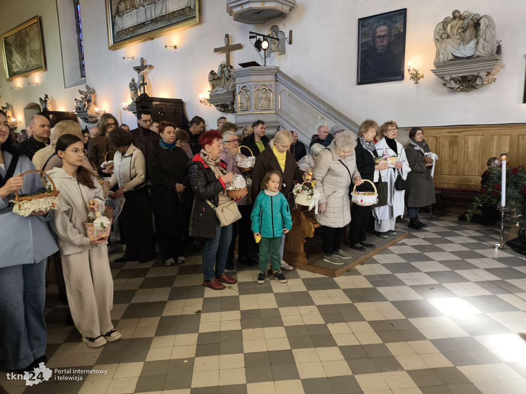 Wielka Sobota: Święcenie Pokarmów w Kolegiacie św. Mikołaja w Końskich