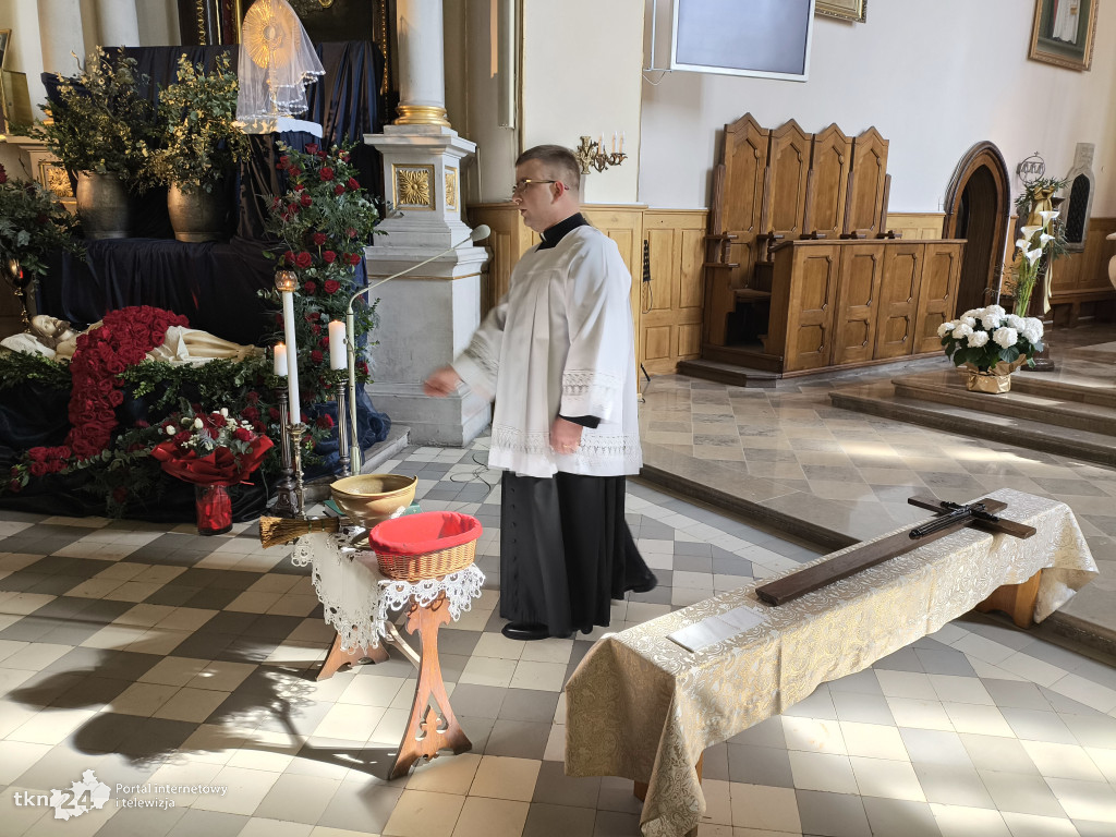 Wielka Sobota: Święcenie Pokarmów w Kolegiacie św. Mikołaja w Końskich