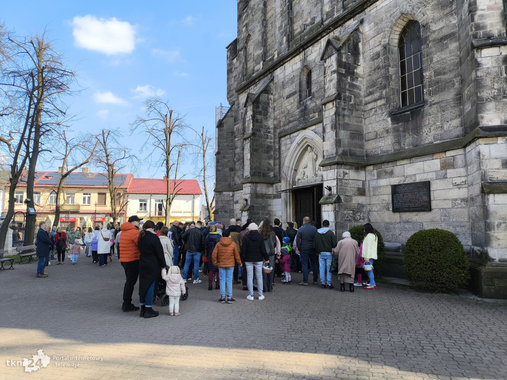 Wielka Sobota: Święcenie Pokarmów w Kolegiacie św. Mikołaja w Końskich