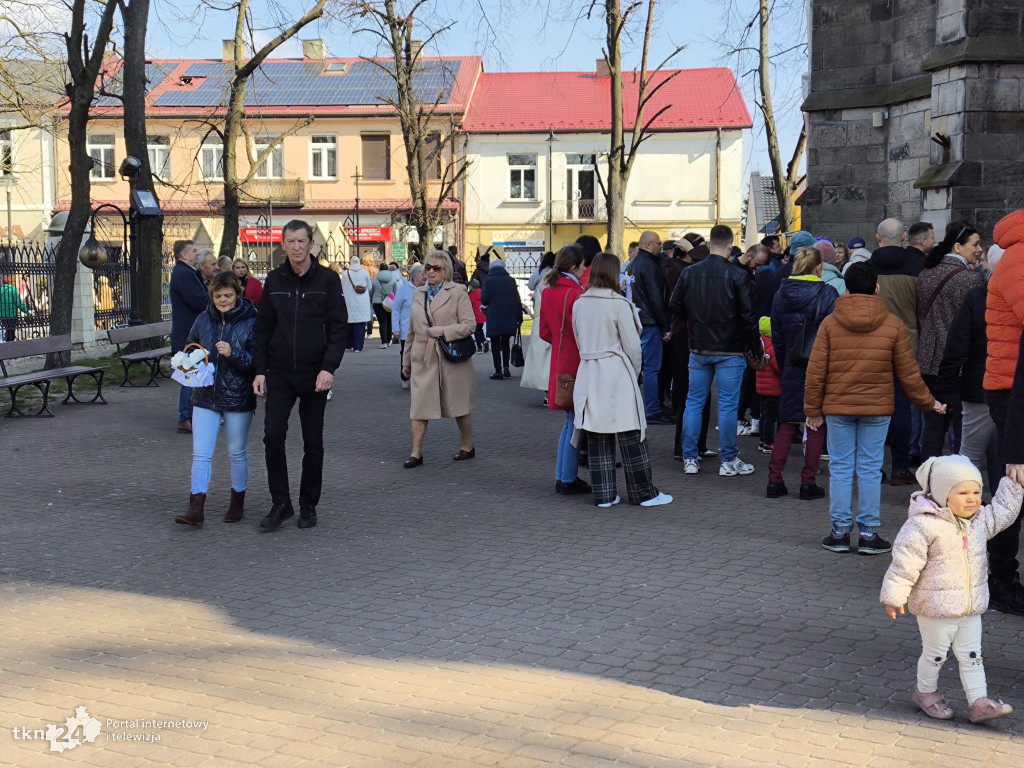 Wielka Sobota: Święcenie Pokarmów w Kolegiacie św. Mikołaja w Końskich