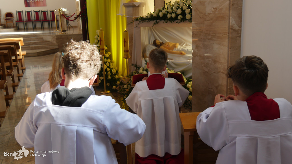 Wielka Sobota i czuwanie przy Grobie Pańskim w parafii MBNP w Końskich