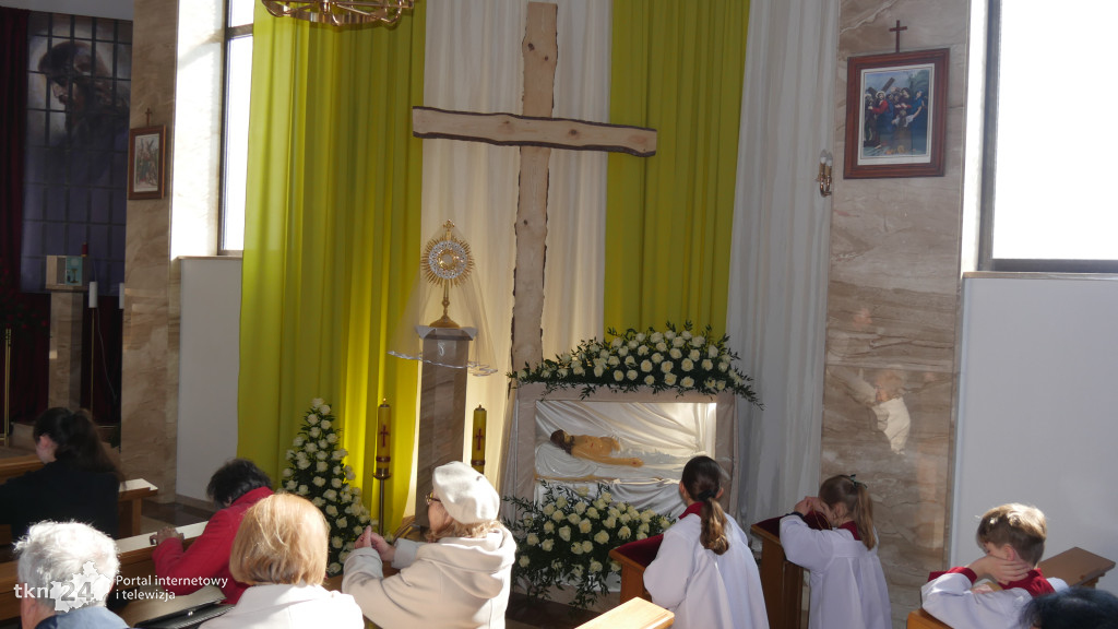 Wielka Sobota i czuwanie przy Grobie Pańskim w parafii MBNP w Końskich