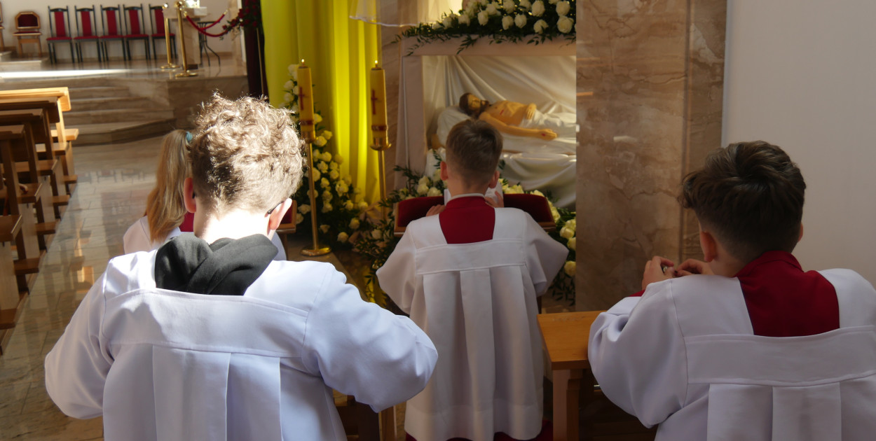 Wielka Sobota i czuwanie przy Grobie Pańskim w parafii MBNP w Końskich