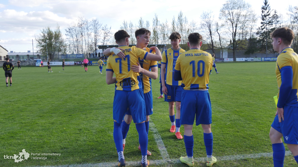 Neptun Końskie ogrywa Koronę III Kielce 3:1