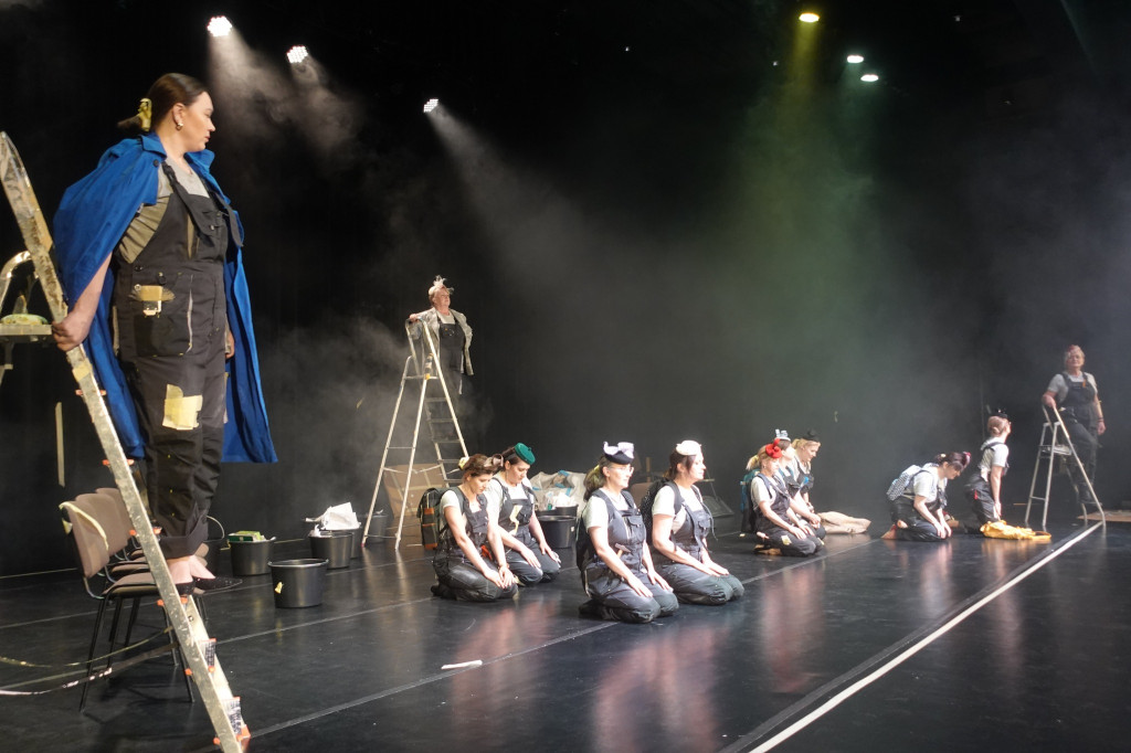 Spektakl Pęknięcia w Koneckim Centrum Kultury