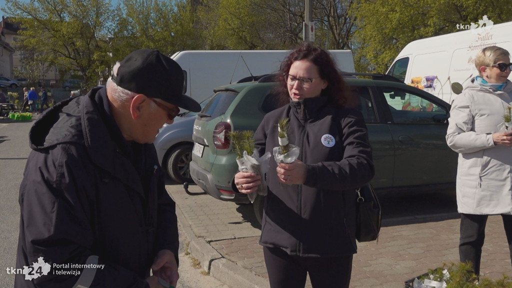 Stowarzyszenie Pomocni Świętokrzyskie rozdało sadzonki w Końskich