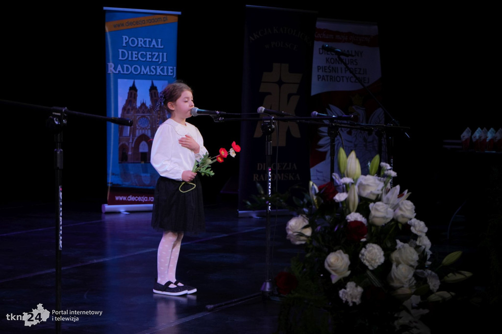 Śpiewali i recytowali z ojczyzną w sercach