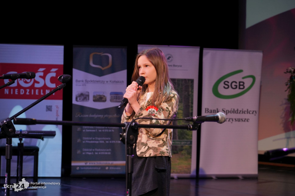 Śpiewali i recytowali z ojczyzną w sercach