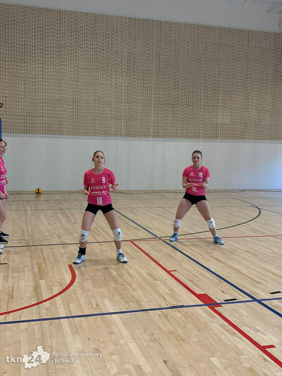 Siatkarki z Dziebałtowa wygrywają półfinał wojewódzki
