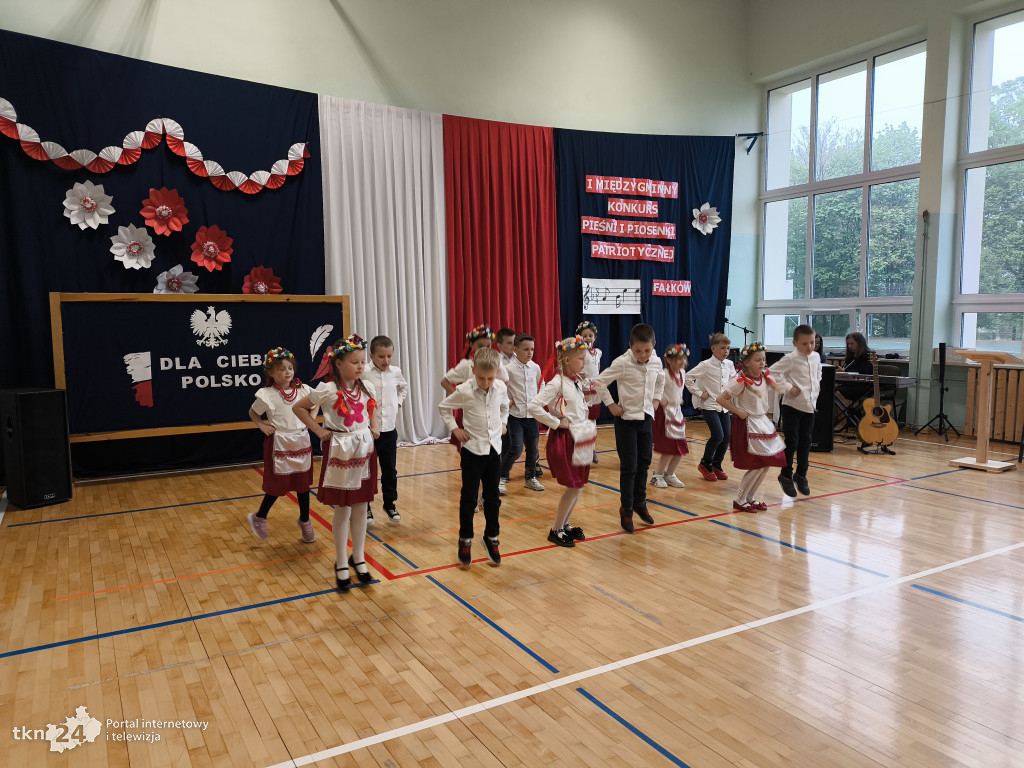 Piosenki patriotyczne w Fałkowie