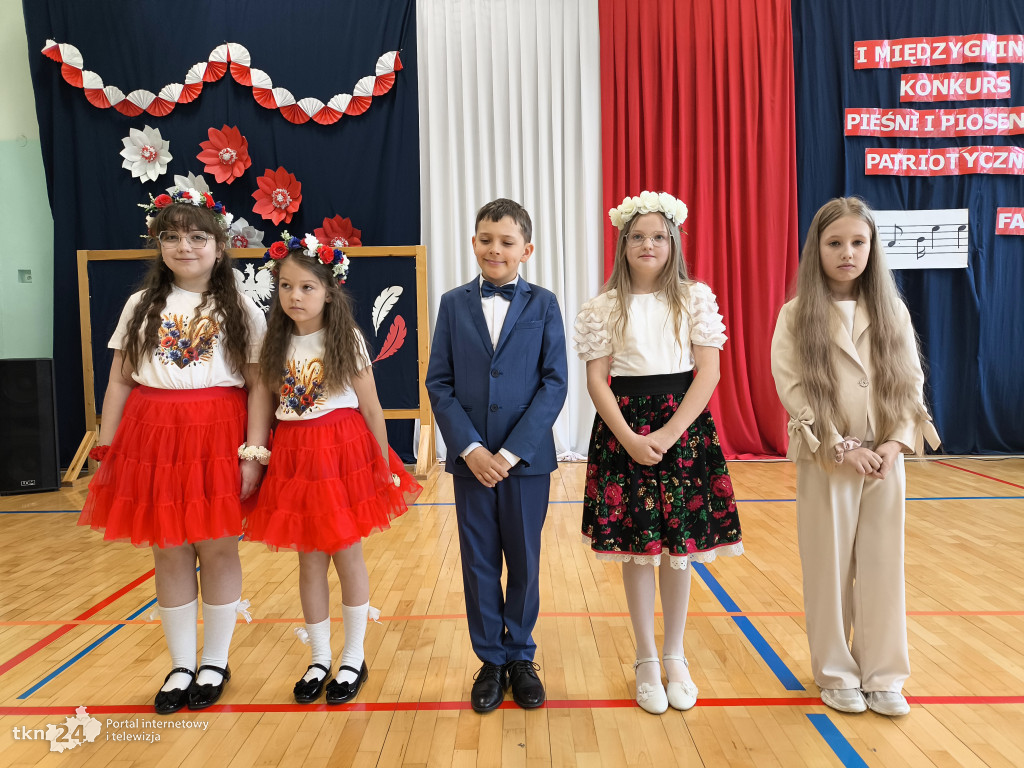 Piosenki patriotyczne w Fałkowie