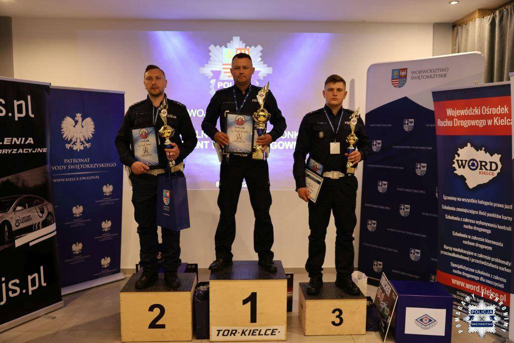 Aspirant Kamil Prasał drugim najlepszym policjantem ruchu drogowego w województwie