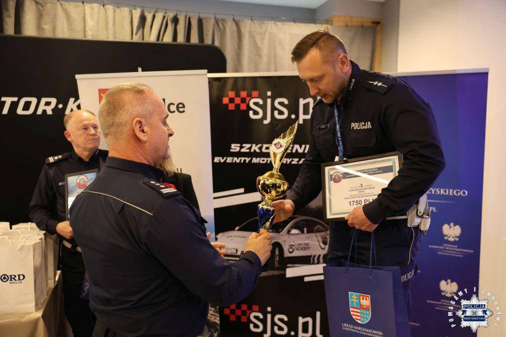 Aspirant Kamil Prasał drugim najlepszym policjantem ruchu drogowego w województwie