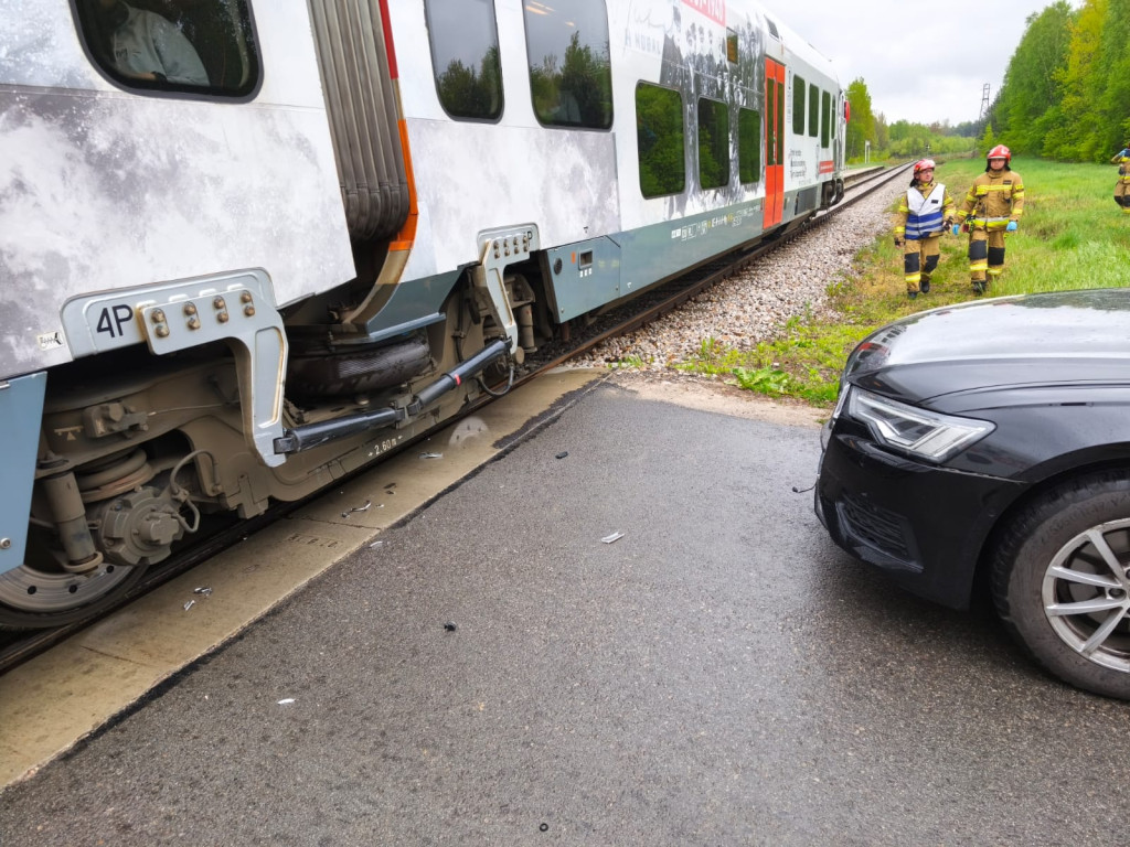 Auto wjechało w pociąg w Rudzie Białaczowskiej