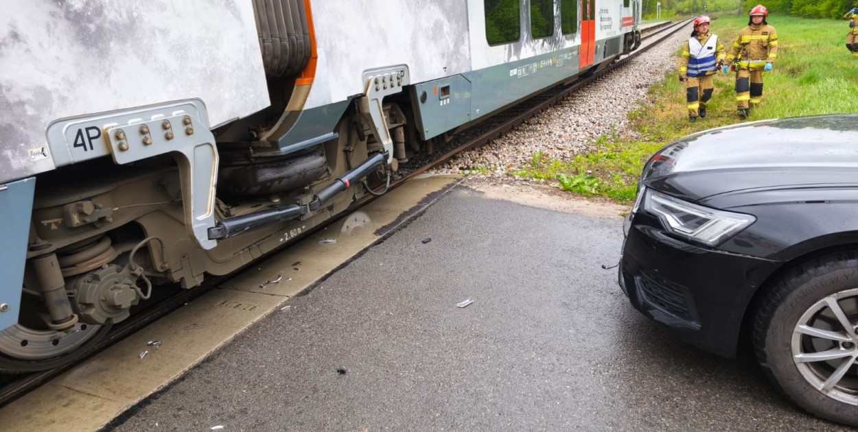 Auto wjechało w pociąg w Rudzie Białaczowskiej