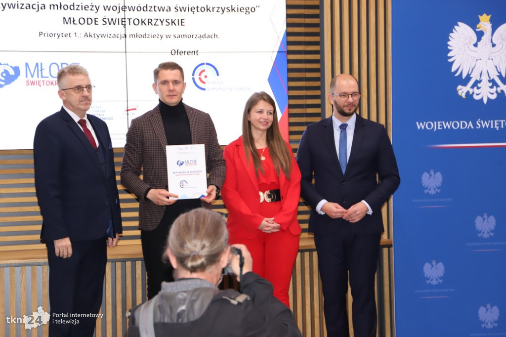 Granty dla młodzieży z powiatowych szkół średnich